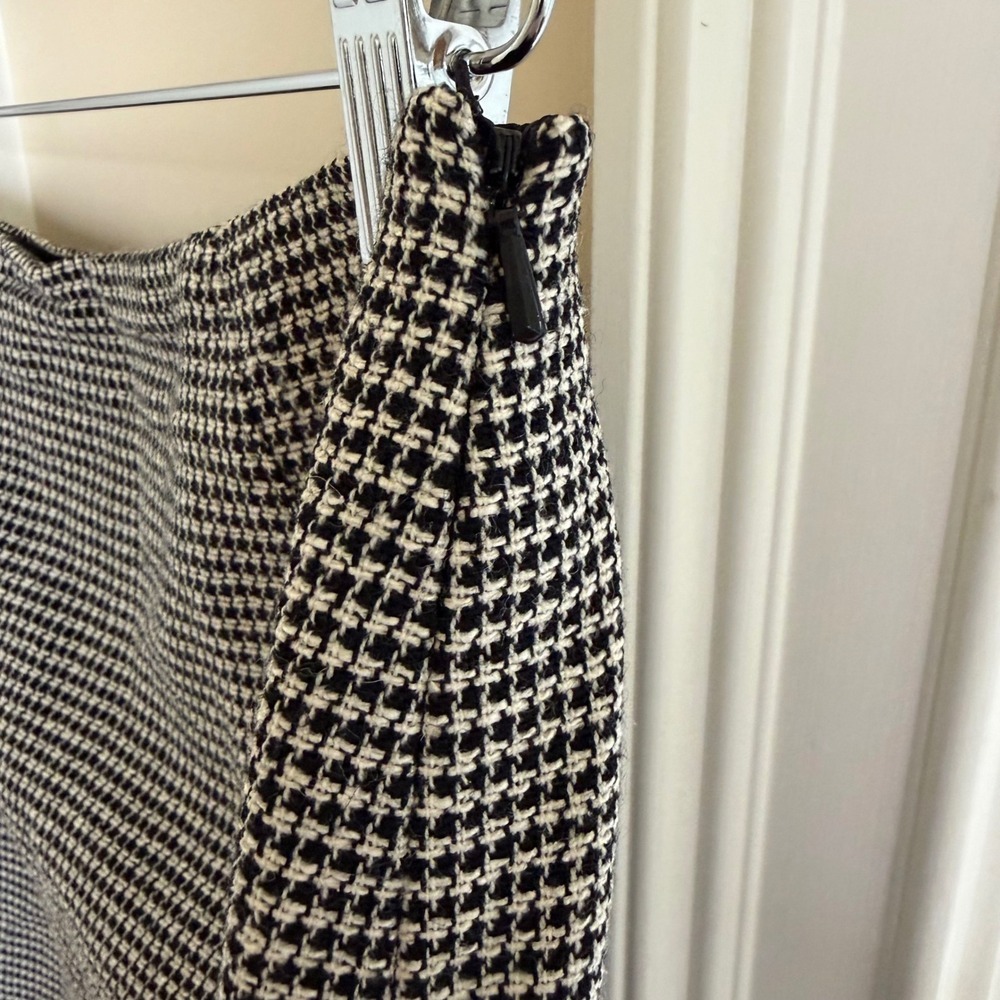 CARLISLE Houndstooth Ruffle Hem Pencil Skirt Wool Silk Blend Black White Size 8 - Picture 4 of 9